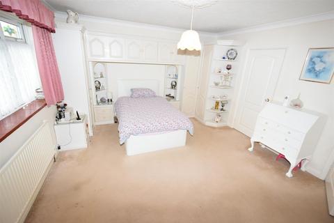 2 bedroom end of terrace house for sale, Canvey Island SS8