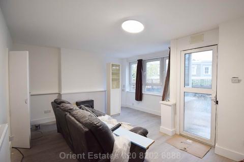 3 bedroom flat to rent, Raglan Street, London