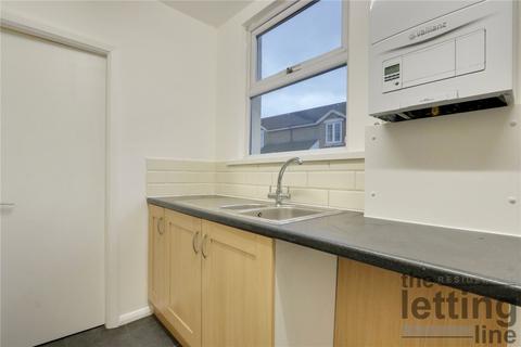 3 bedroom house to rent, Wellington Avenue, London, N9