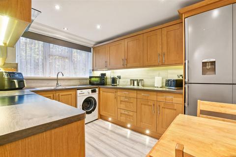 3 bedroom maisonette for sale, Athelstan Gardens, Kimberley Road, Brondesbury Park/Kilburn