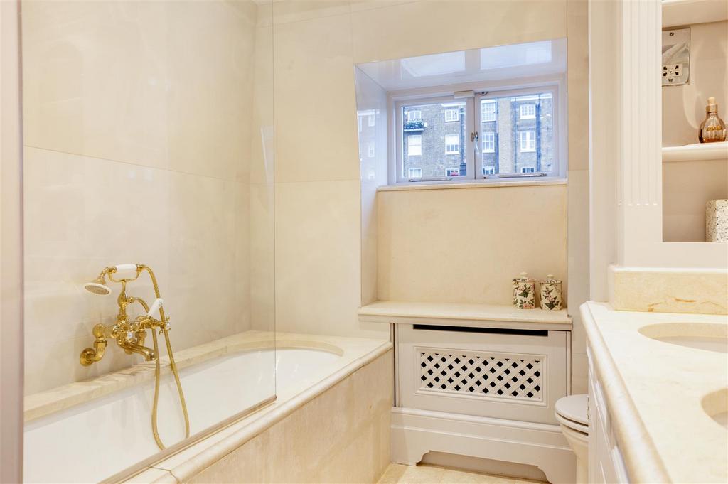 Flat 4, 53 Ennismore Gardens London  (20).jpg