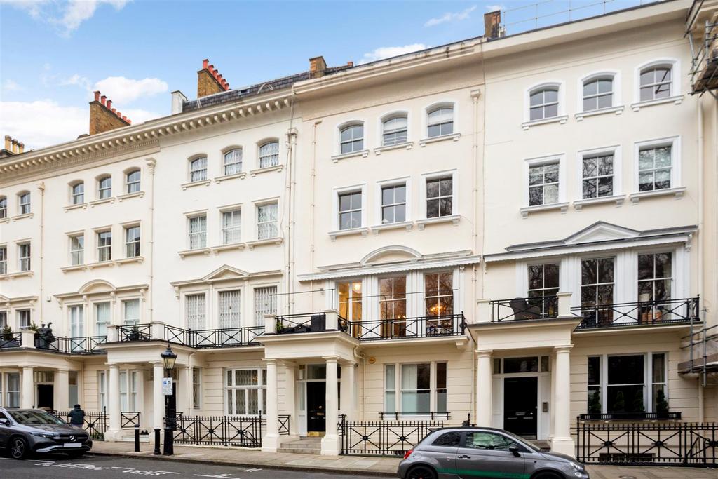 Flat 4, 53 Ennismore Gardens London  (1).jpg