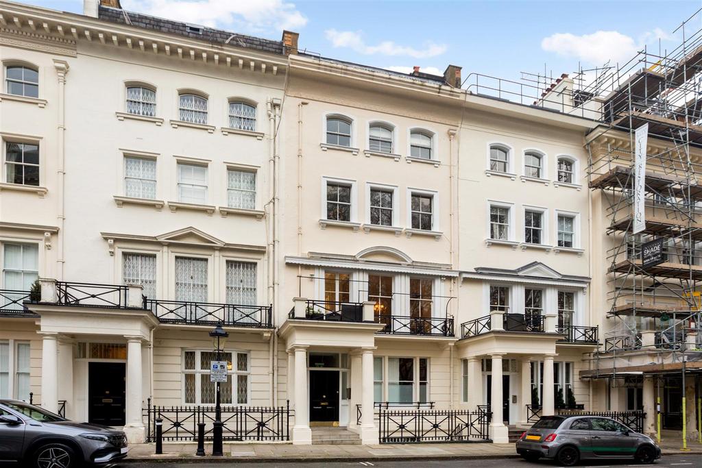 Flat 4, 53 Ennismore Gardens London  (2).jpg