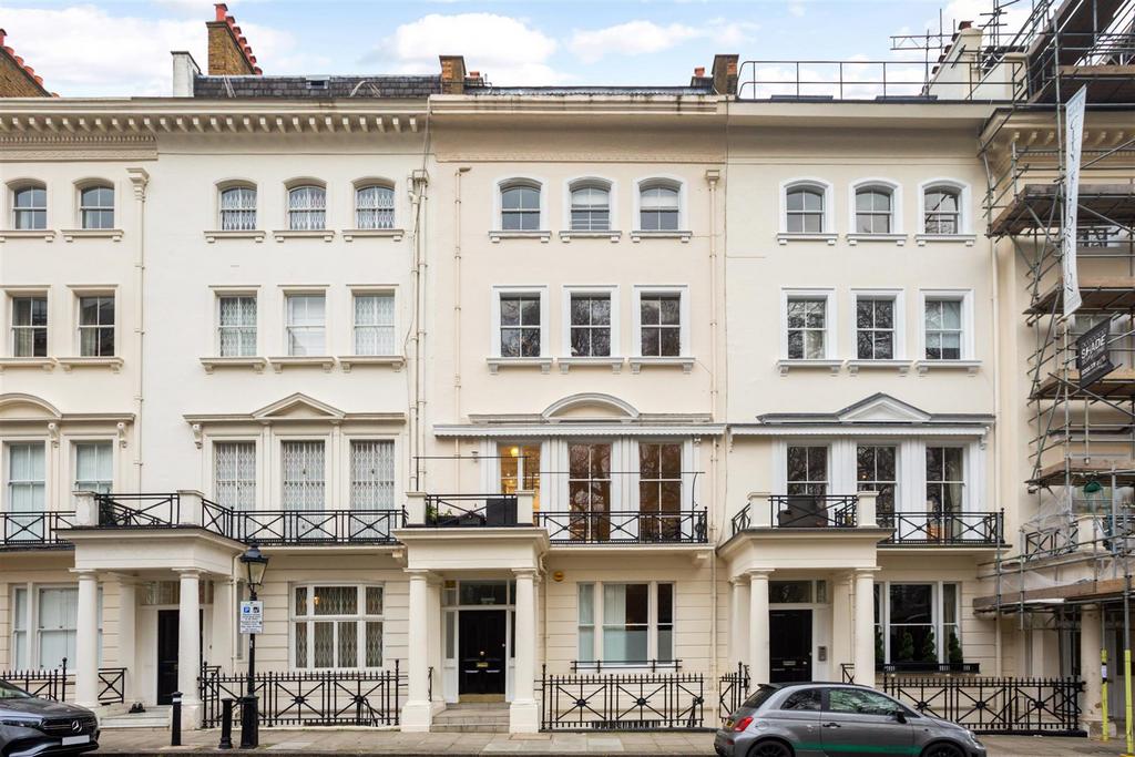 Flat 4, 53 Ennismore Gardens London  (3).jpg