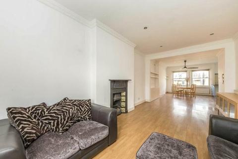 2 bedroom maisonette to rent, North Villas, London NW1