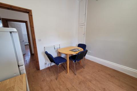 3 bedroom apartment to rent, Glossop Road, Sheffield S10