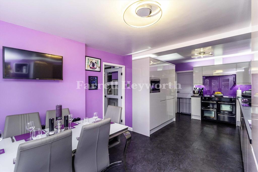 Kitchen dining room