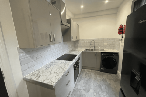 Duplex to rent, York Road, Ilford, IG1