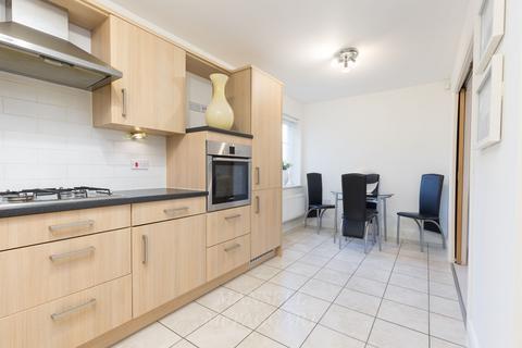 2 bedroom flat for sale, Barn Close, Crawley RH10