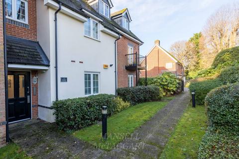 1 Barn Close, Crawley, RH10 7PE