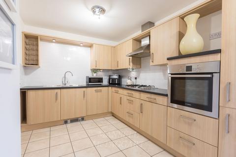 1 Barn Close, Crawley, RH10 7PE