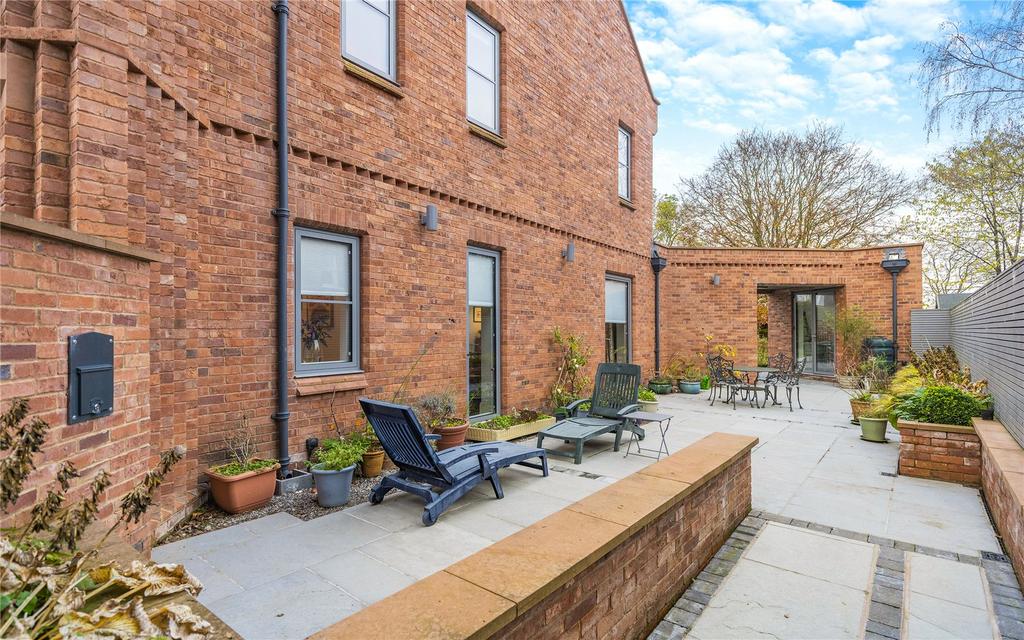 Side Courtyard