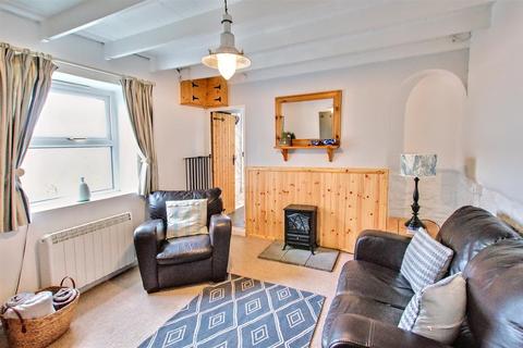 1 Field Place, New Quay, SA45 9QN