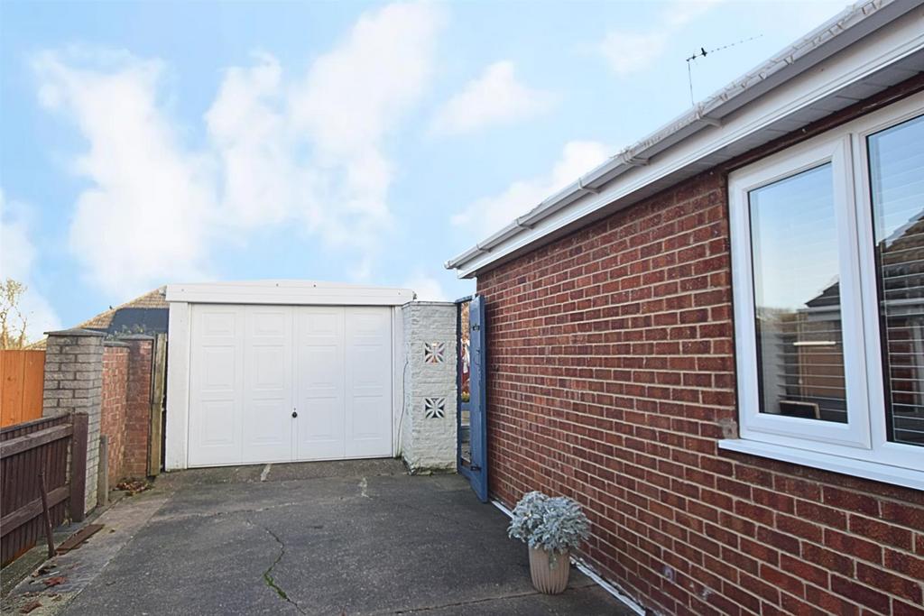 Detached garage