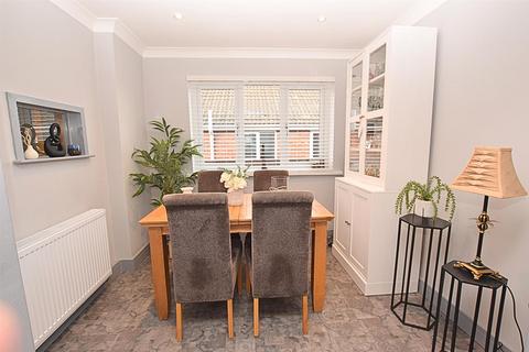 17 Chestnut Road, Waltham, Grimsby, DN37 0DF