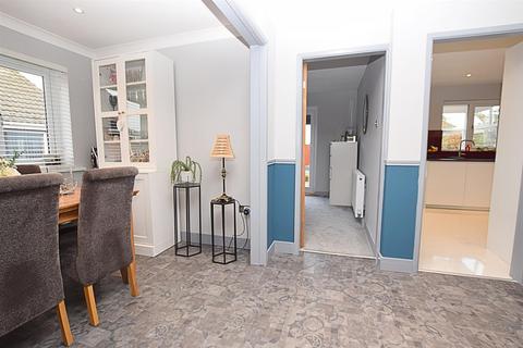 17 Chestnut Road, Waltham, Grimsby, DN37 0DF