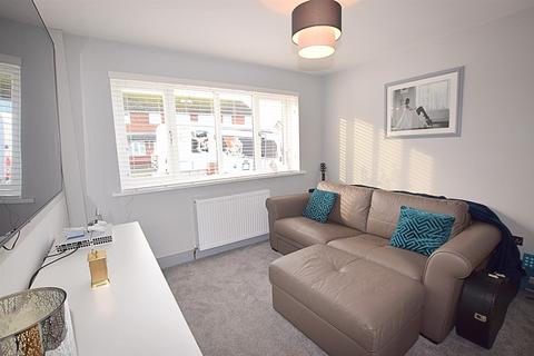 17 Chestnut Road, Waltham, Grimsby, DN37 0DF