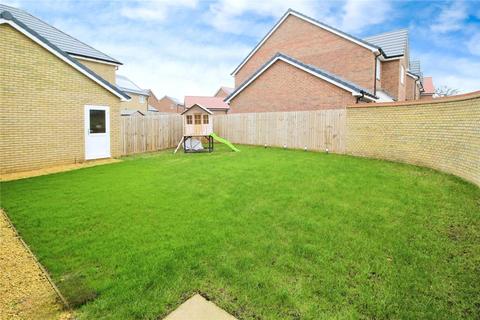 4 bedroom detached house to rent, Peacock Lane, Bedford MK40