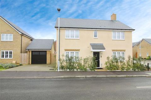 4 bedroom detached house to rent, Peacock Lane, Bedford MK40