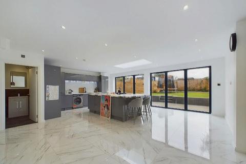 188 Coombfield Drive, Dartford, DA2 7LH