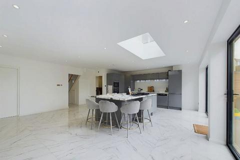 188 Coombfield Drive, Dartford, DA2 7LH