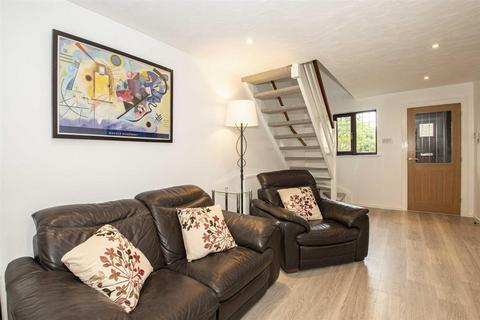 2 bedroom semi-detached house to rent, Caesars Close, Milton Keynes MK13