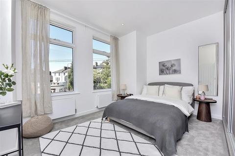 2 bedroom flat for sale, Eardley Road, SW16