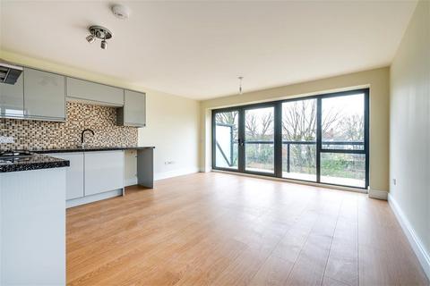 3 bedroom flat to rent, New Wanstead, Wanstead, London E11