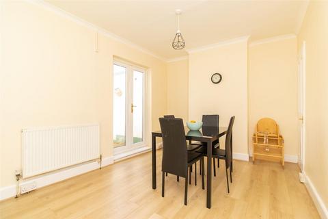 2 bedroom terraced house to rent, Buckingham Road, Margate, CT9