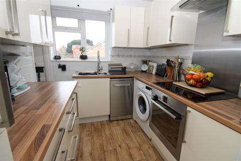 2 bedroom flat for sale, St. Marys Close, Littlehampton