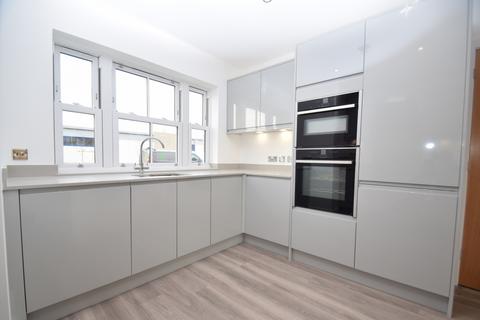 4 bedroom link detached house to rent, New Garrison Road, Southend-on-Sea SS3