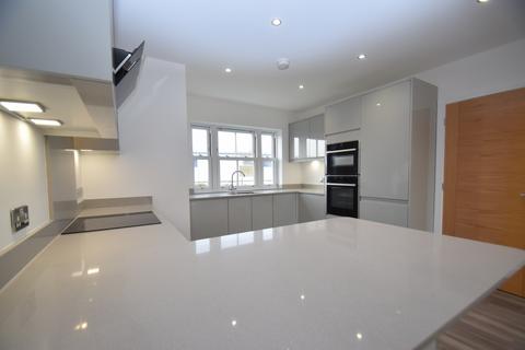 4 bedroom link detached house to rent, New Garrison Road, Southend-on-Sea SS3