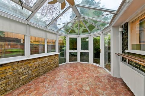 35 Gloucester Road, Richmond, TW9 3BS