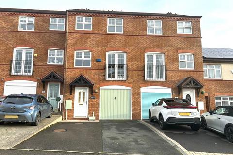 3 bedroom terraced house to rent, Tom Williams Way, Tamworth, Staffordshire, B77