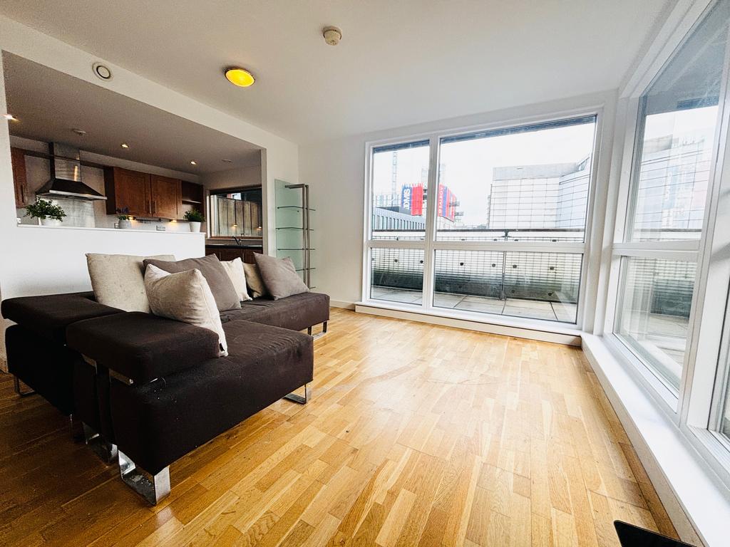 Gorgeous unfurnished 2 bedroom city centre apartm