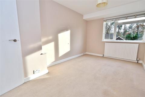27 Connaught Crescent, Brookwood, Woking, GU24 0AN