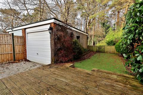 27 Connaught Crescent, Brookwood, Woking, GU24 0AN