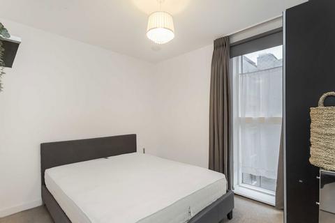 2 bedroom flat to rent, Manor Road, London W13