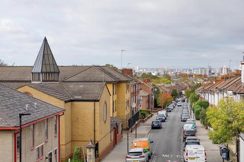 2 bedroom flat for sale, New Park Road, London SW2