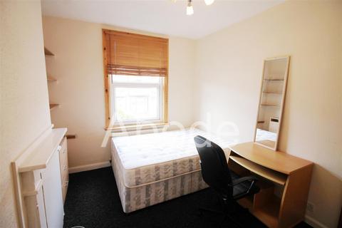 1 bedroom house to rent, Delph Mount, Woodhouse, Leeds