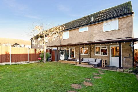 4 bedroom end of terrace house for sale, Marlborough Close, St Ives, PE27