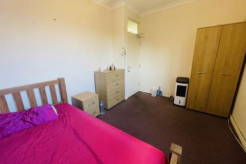 1 bedroom in a house share to rent, Rm 2 225A St Pauls Road, Peterborough, PE1 3EH