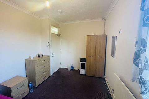 1 bedroom in a house share to rent, Rm 2 225A St Pauls Road, Peterborough, PE1 3EH