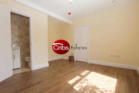 1 bedroom in a flat share to rent, Morden, SM4