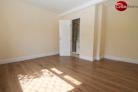 1 bedroom in a flat share to rent, Morden, SM4