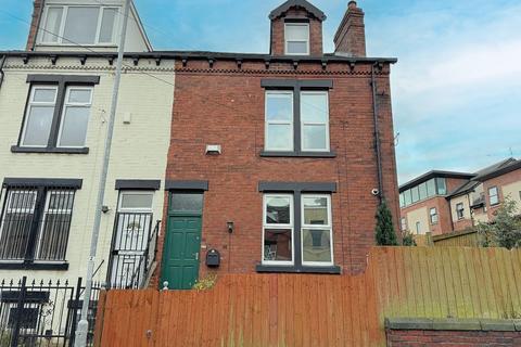 4 bedroom end of terrace house for sale, Athlone Grove, Leeds