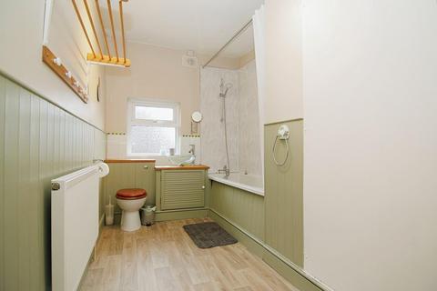 17 Athlone Grove, Leeds, LS12 1UD