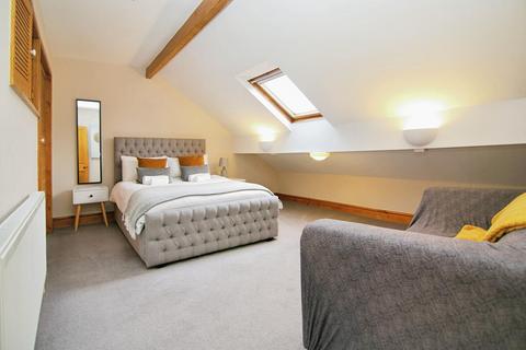 17 Athlone Grove, Leeds, LS12 1UD