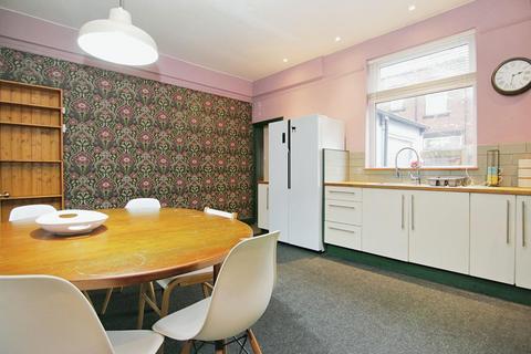17 Athlone Grove, Leeds, LS12 1UD