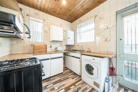 2 bedroom flat to rent, Elmbrook Gardens, London SE9